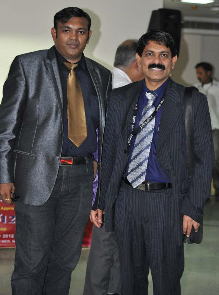 Dr. Chakravarthy with fellow specialist at JAWS 2012
